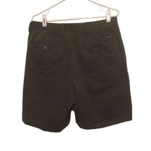 IZOD CHINOS SIZE 34 GREEN SHORTS